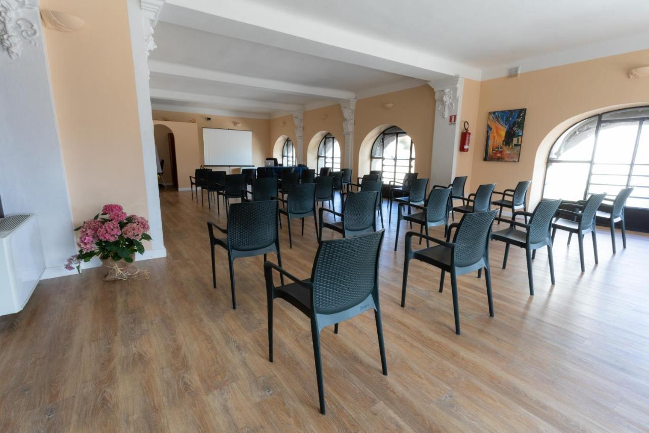Hotel La Nuova Rotaia Галларате Экстерьер фото